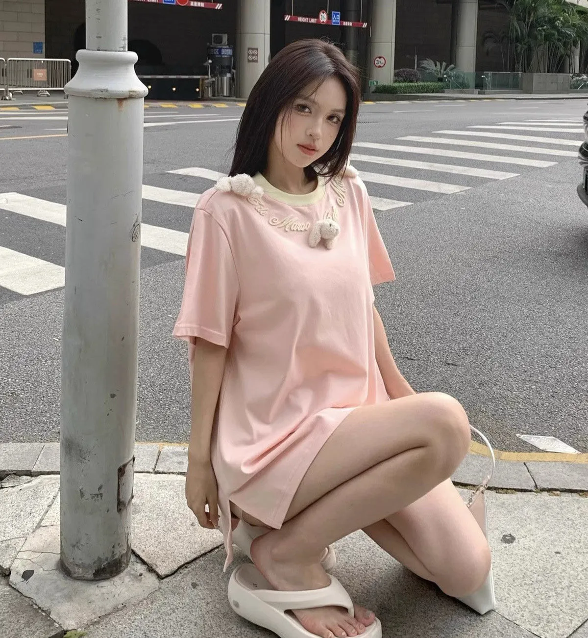 13DE MARZO Doozoo Logo Round Neck T-Shirt (Pink)