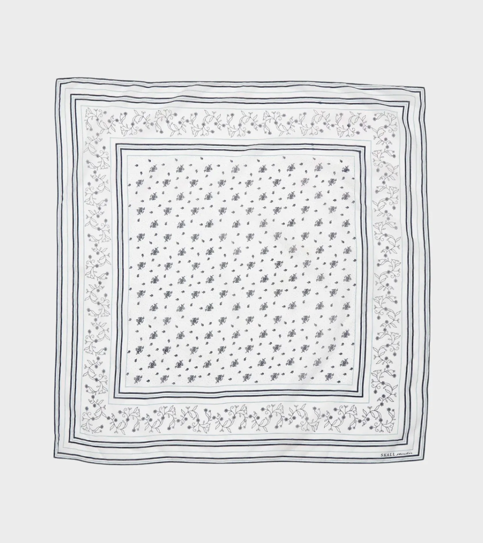Large Classic Scarf Light Cream/Blue